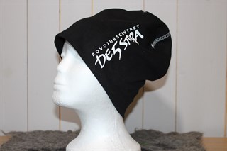 Mössa svart text